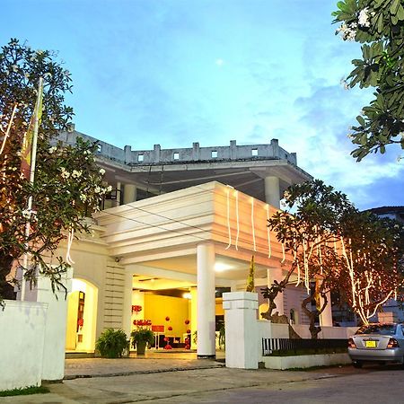 נגומבו Rainbow Beach Hotel מראה חיצוני תמונה