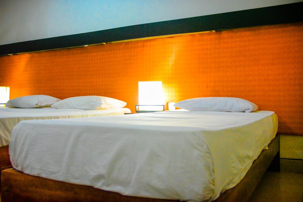 נגומבו Rainbow Beach Hotel מראה חיצוני תמונה