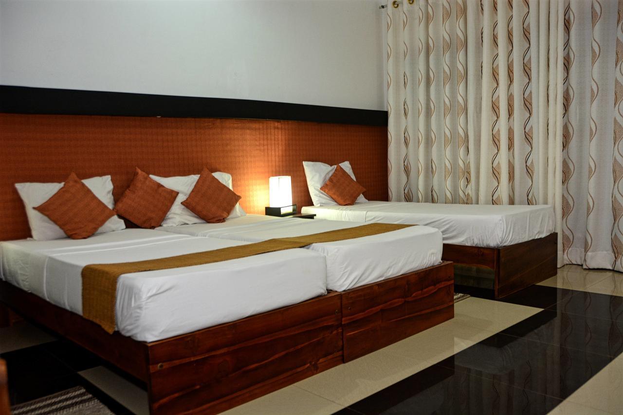 נגומבו Rainbow Beach Hotel מראה חיצוני תמונה