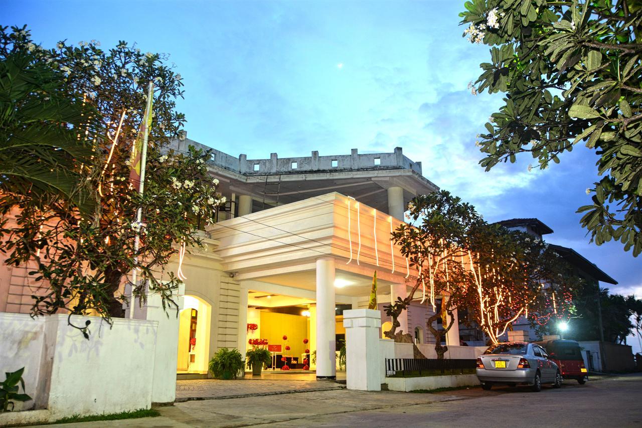 נגומבו Rainbow Beach Hotel מראה חיצוני תמונה