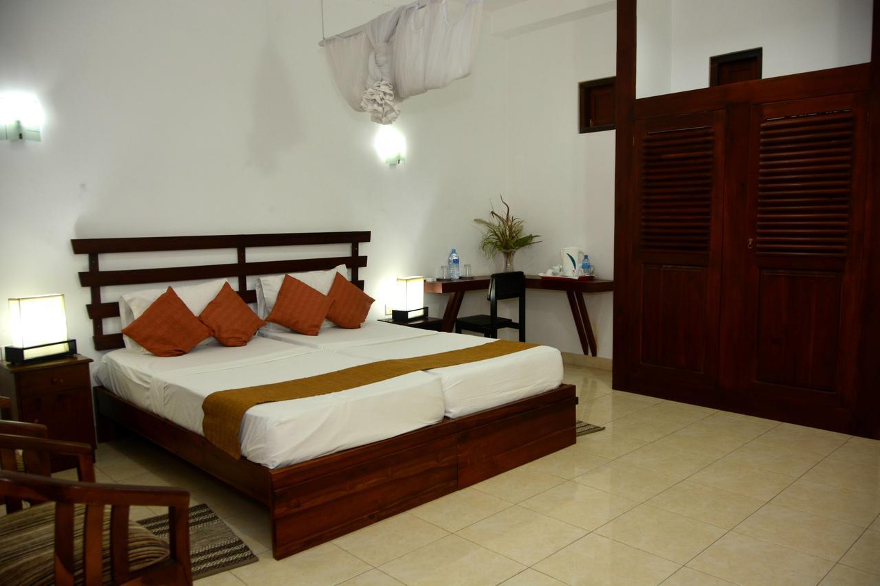 נגומבו Rainbow Beach Hotel מראה חיצוני תמונה