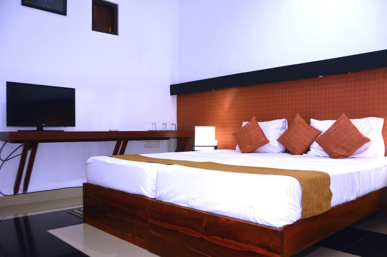 נגומבו Rainbow Beach Hotel מראה חיצוני תמונה
